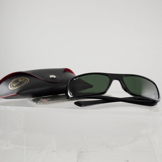 Black Ray-Ban